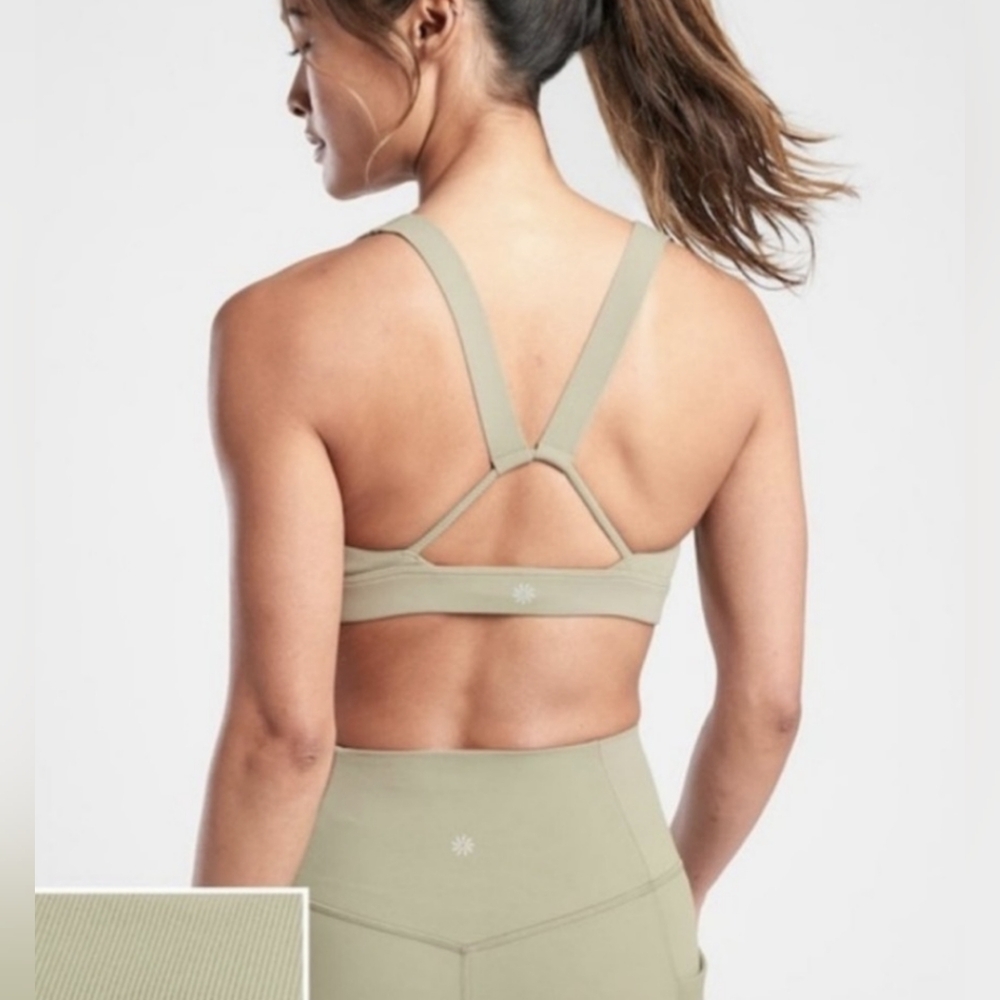 Athleta Elation bra in sage size L